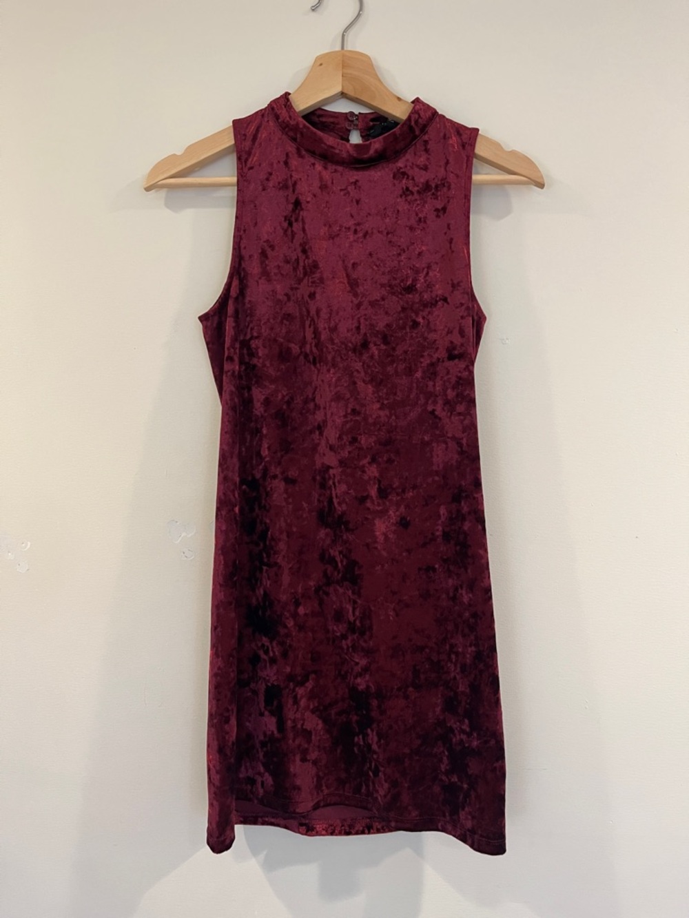 Forever 21 Sleeveless Velvet Mini Dress in Burgundy Size Small